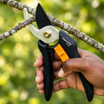 Záhradnícke nožnice Fiskars P121